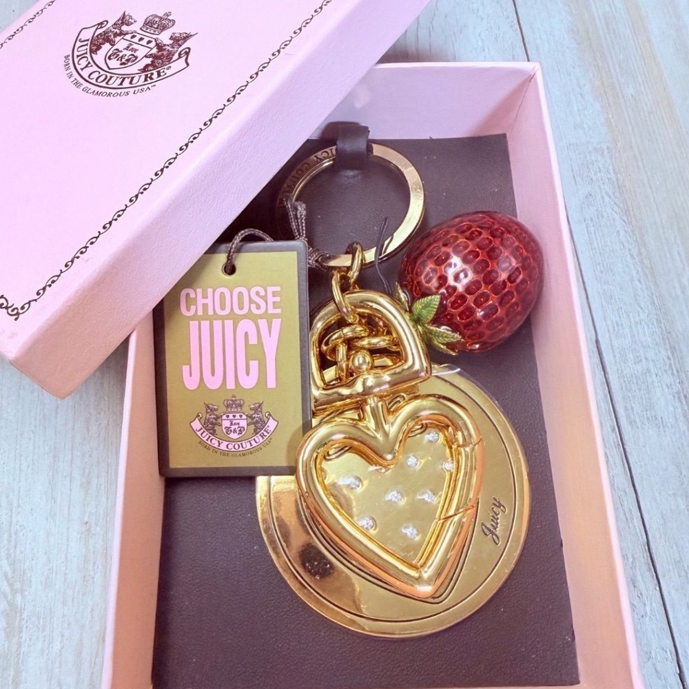 Juicy Couture‎ Vintage Strawberry Gold Tone Heart Key fob Purse Charm New